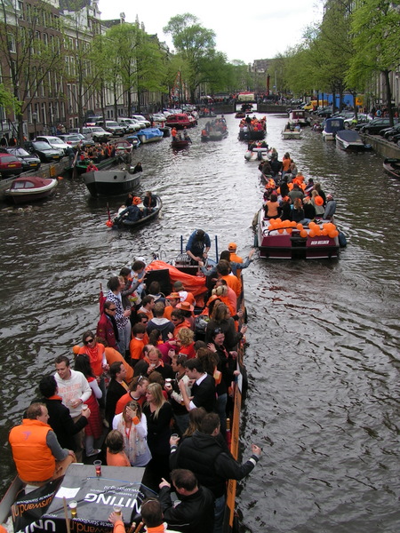 klik for at komme tilbage Her skulle have været et billede fra Koninginnedag i Amsterdam 2008.